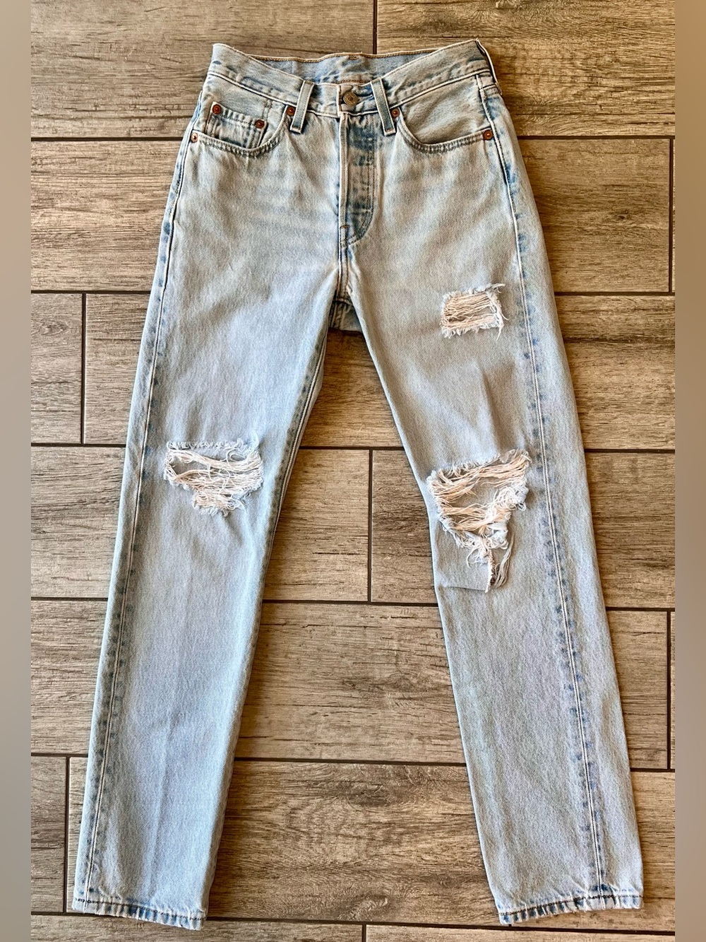 Levi’s 501 Original Straight Leg Distressed Light Wash Jeans Women’s W24 L30